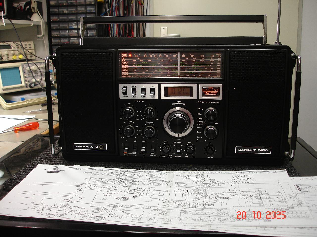 Grundig Satellit 2400